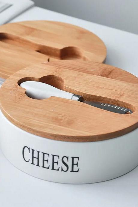 Round Bamboo Cheese Board With Integrated Knife Set