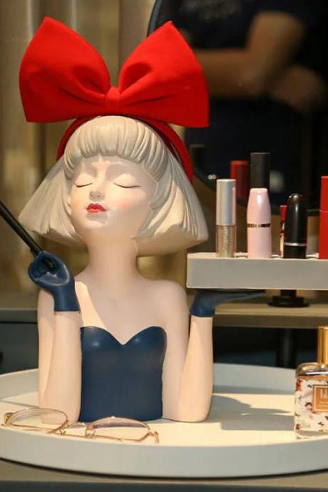 Decorative Vanity Makeup Holder With Figurine Design