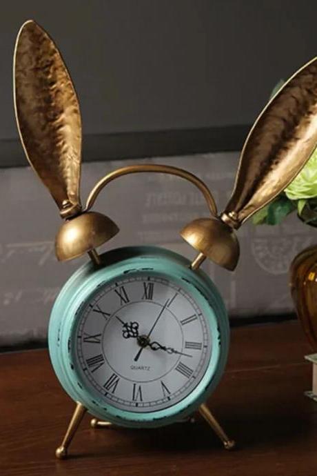 Vintage-style Rabbit Ears Metal Analog Desk Clock