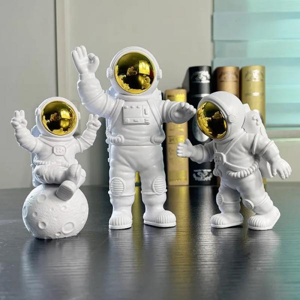 Space-Themed Astronaut Figurines with Reflective Helmets Set